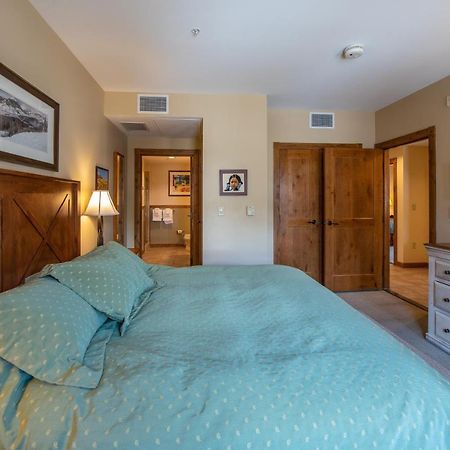 Two Bedroom Condo With Balcony Over Mountaineer Square - Just Steps From The Slopes! Condo Crested Butte Extérieur photo