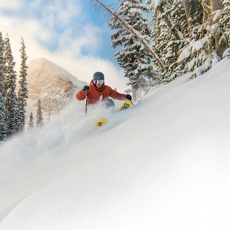 Two Bedroom Condo With Balcony Over Mountaineer Square - Just Steps From The Slopes! Condo Crested Butte Extérieur photo