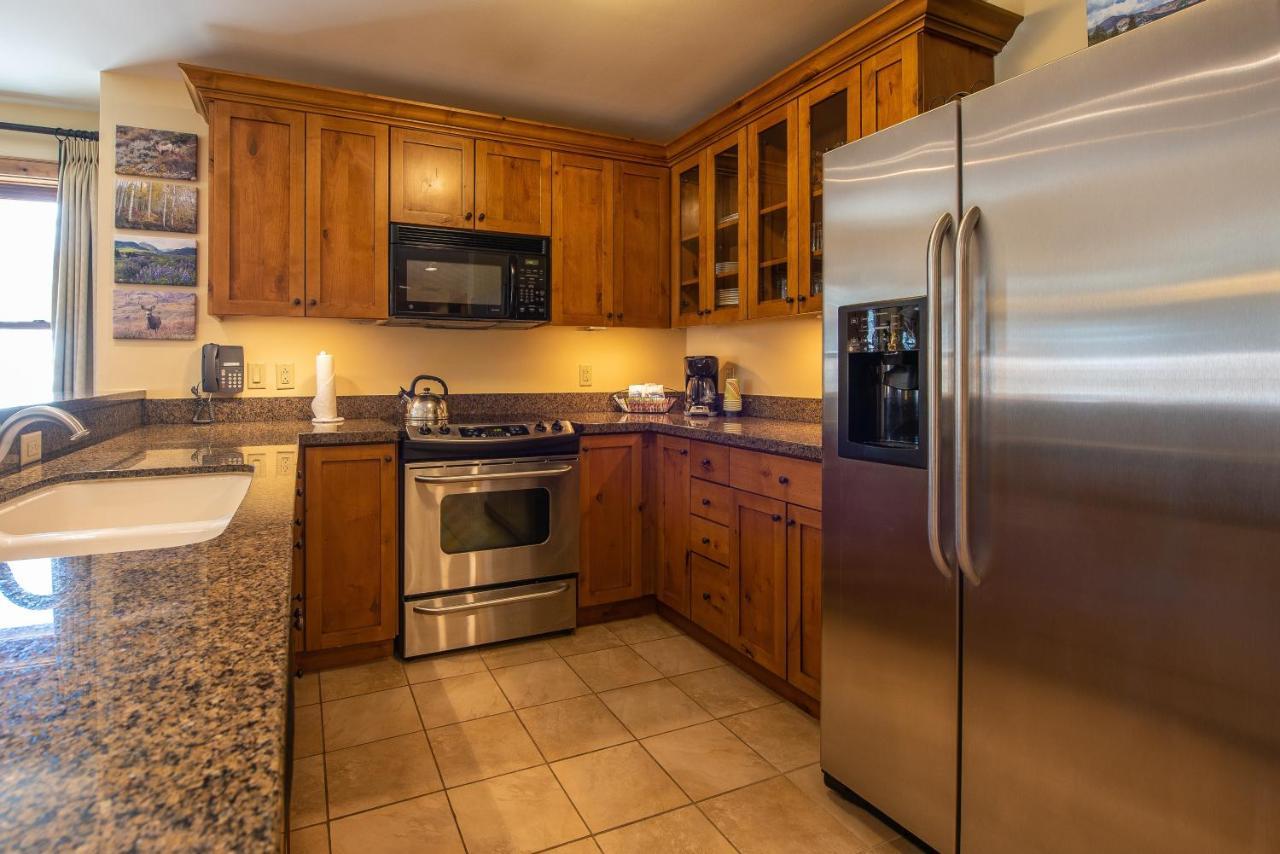 Two Bedroom Condo With Balcony Over Mountaineer Square - Just Steps From The Slopes! Condo Crested Butte Extérieur photo