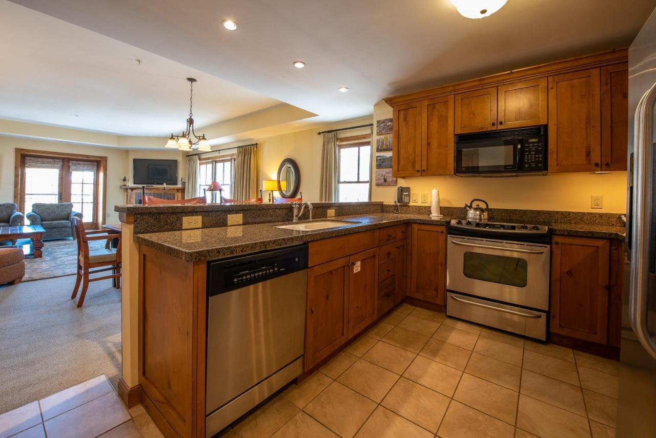 Two Bedroom Condo With Balcony Over Mountaineer Square - Just Steps From The Slopes! Condo Crested Butte Extérieur photo