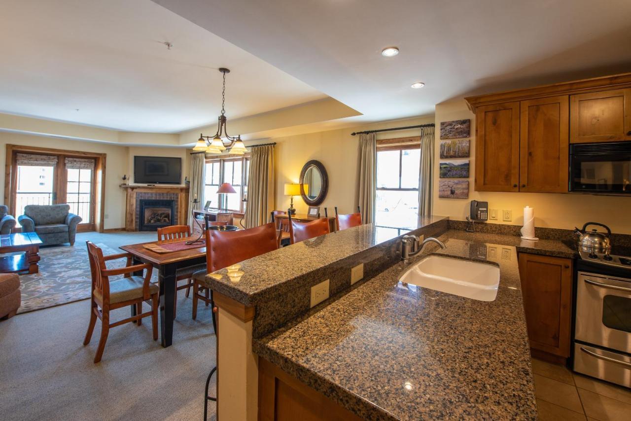 Two Bedroom Condo With Balcony Over Mountaineer Square - Just Steps From The Slopes! Condo Crested Butte Extérieur photo
