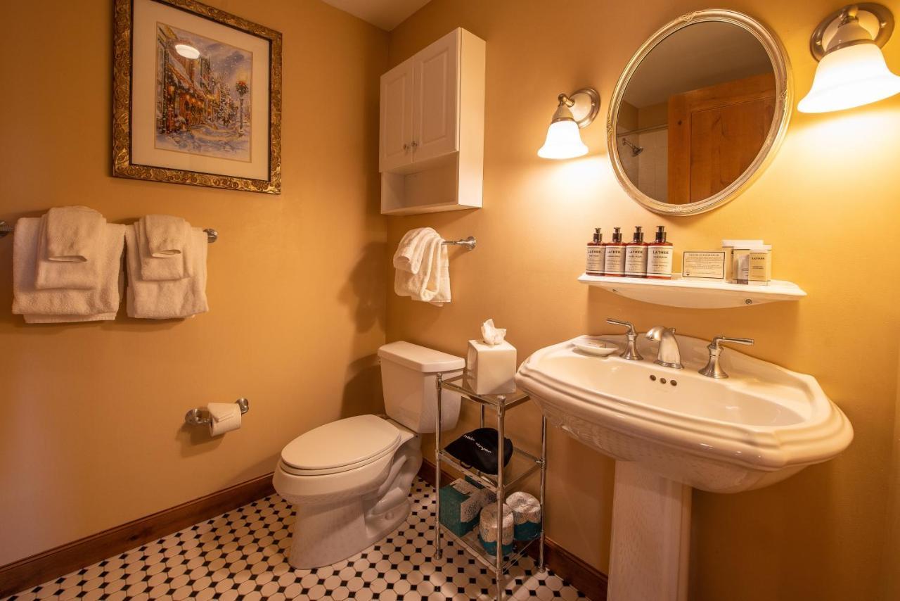 Two Bedroom Condo With Balcony Over Mountaineer Square - Just Steps From The Slopes! Condo Crested Butte Extérieur photo